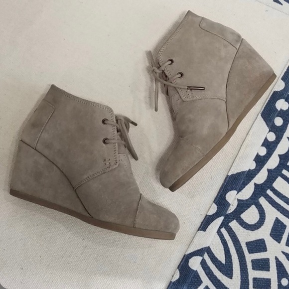 Toms Desert Kala Suede Taupe Lace up Booties - Picture 3 of 8